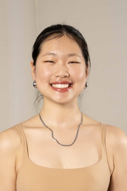 headshot photo of yifei liu