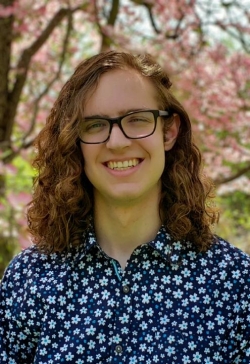 headshot photo of isaac mullen